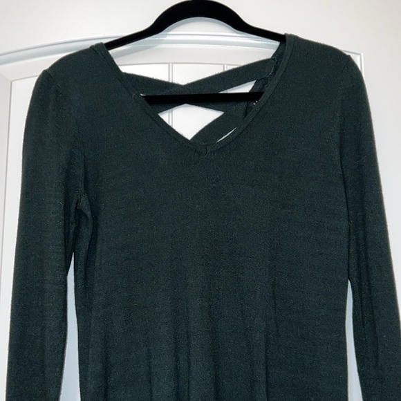 *NWT* Love Ellie Back Detail Sweater - Picture 2 of 4